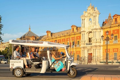 Sevilla: Stadtrundfahrt in einem privaten Öko-Tuk-Tuk