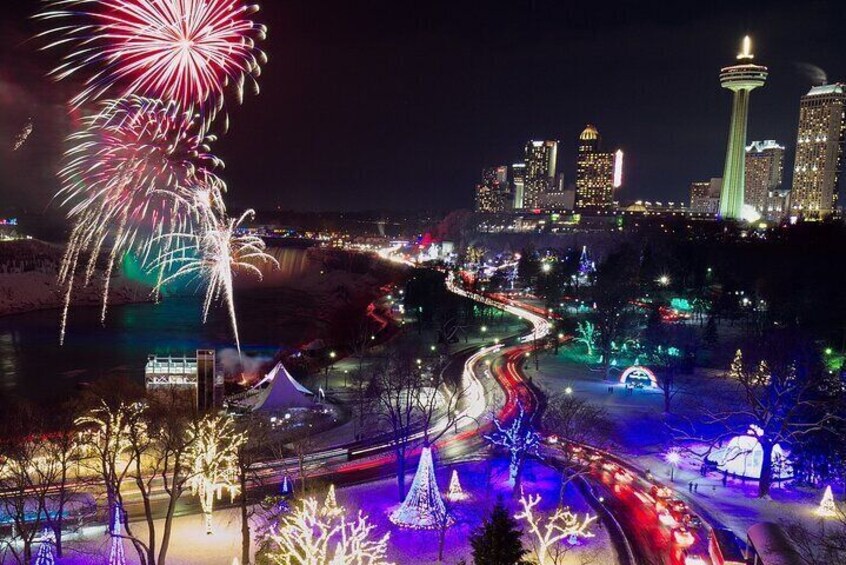 Niagara Falls USA Tour: Boat Ride, Cave, Light Show & Fireworks 