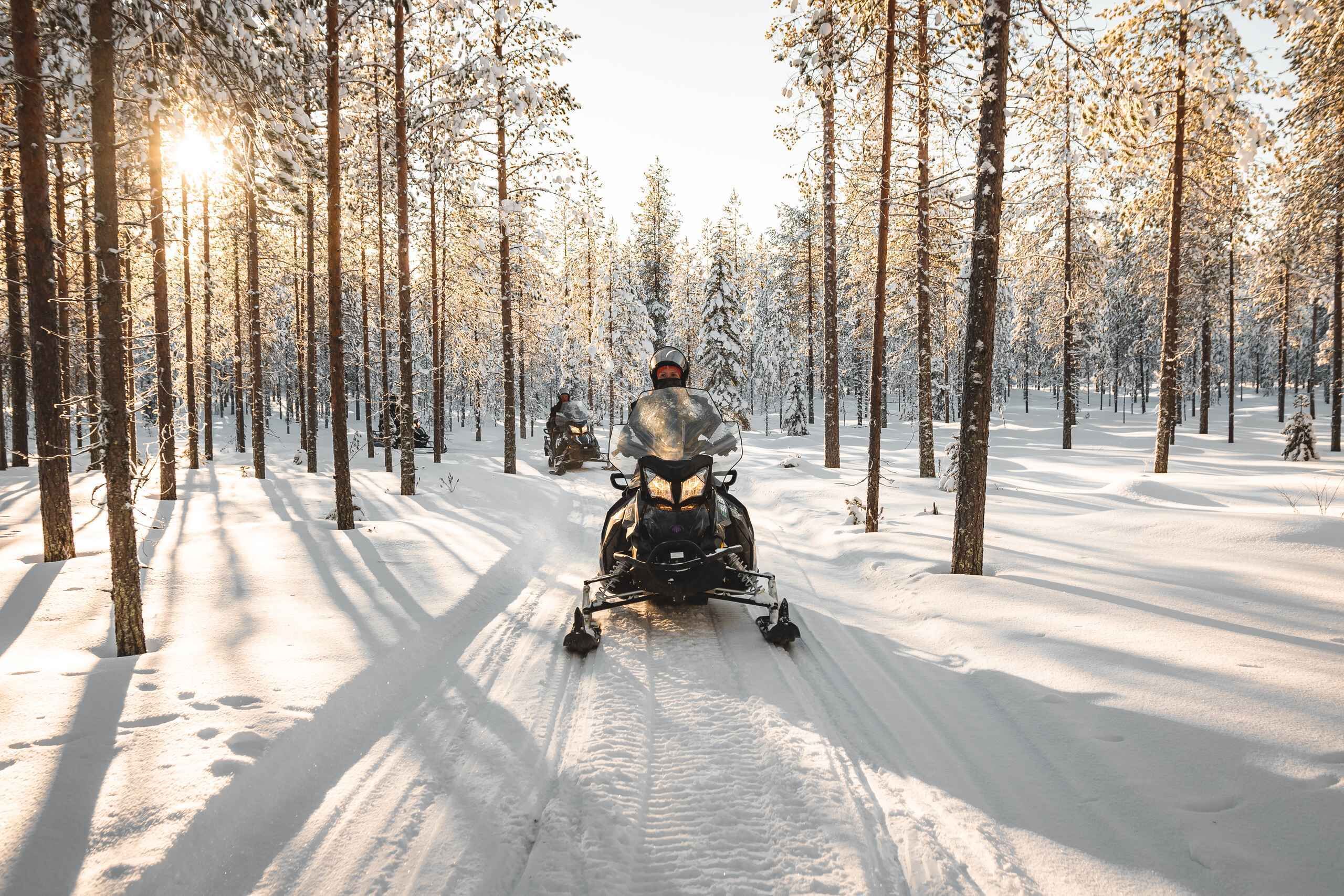 Rovaniemi: Sunrise Electric Snowmobile Tour with Snacks