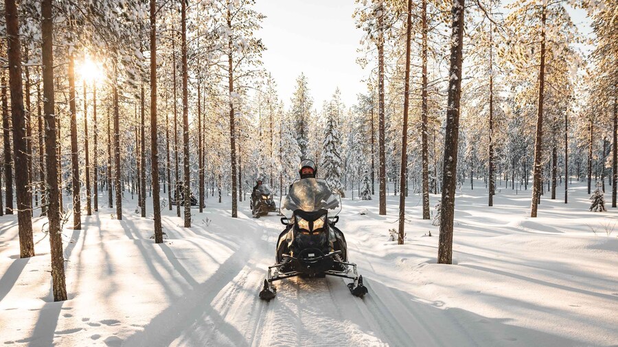 Rovaniemi: Sunrise Electric Snowmobile Tour with Snacks