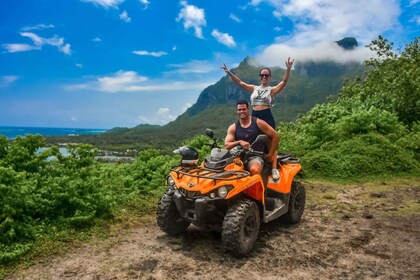 Bora Bora: Kombinert dagstur med ATV og vannscooter og polynesisk BBQ