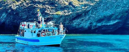 Cagliari : Bateau privé en bois excursion à partir de Teulada