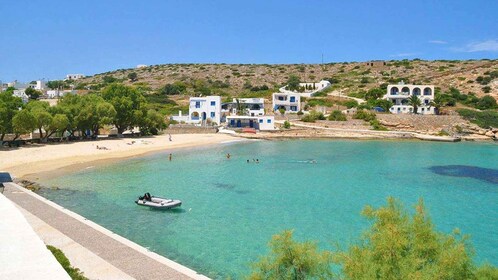 From Naxos: Iraklia Island Boat Tour with Drinks