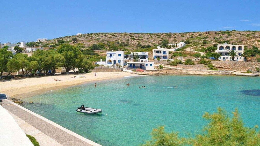 From Naxos: Iraklia Island Boat Tour with Drinks