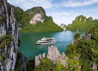 Halong Bay Luxury 5* Cruise with Kayaking & Lunch Buffet