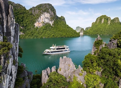 Halong Bay Luxury 5* Cruise with Kayaking & Lunch Buffet
