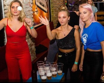 Prag: Bier-Pong-Erlebnis mit unbegrenztem tschechischem Bier