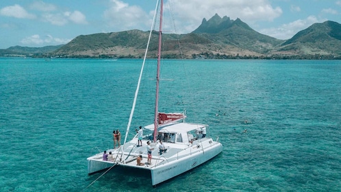 Mauritius: Dagskrydstogt med katamaran til lle aux Cerfs med frokost