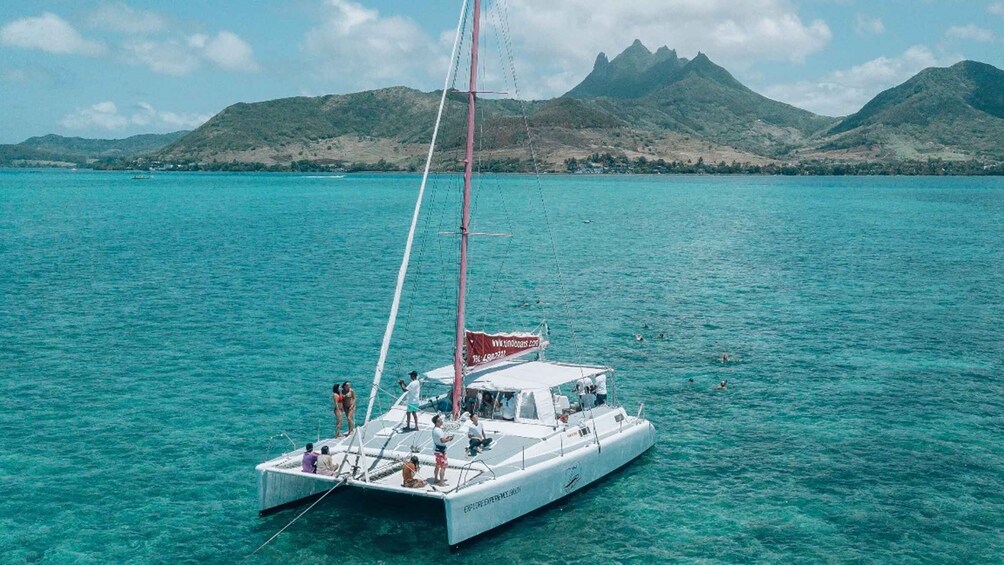 Mauritius: Catamaran Day Cruise to lle aux Cerfs with Lunch