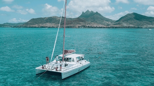 Maurice : Journée en catamaran croisière à l'île aux Cerfs avec déjeuner