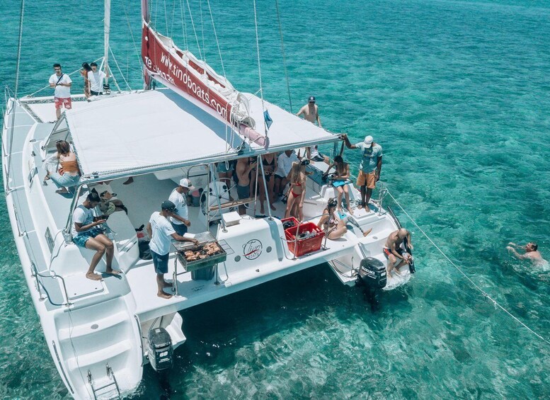 Picture 5 for Activity Mauritius: Catamaran Day Cruise to lle aux Cerfs with Lunch