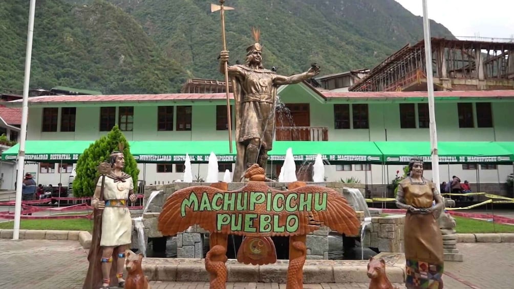 Picture 2 for Activity From Aguas Calientes: Round-trip Bus ticket to Machu Picchu
