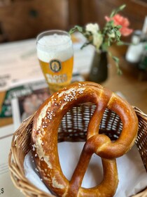 Hamburg Traditional Food Tour: Full Meal and Drinks