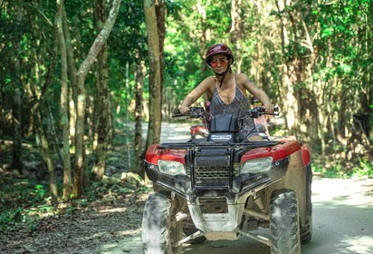 コスメルヒスイ洞窟へのATVライド、ビーチクラブへのアクセス＆ランチ