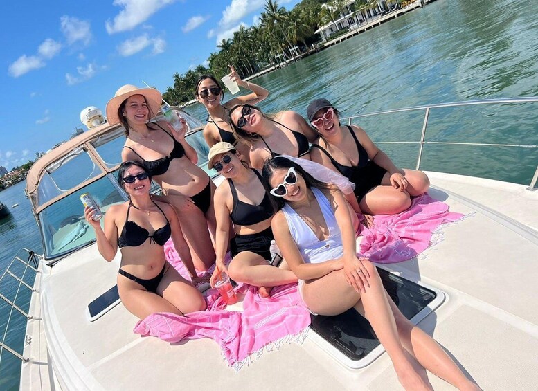 Miami Beach: Biscayne Bay Sightseeing Cruise with Swim Stop