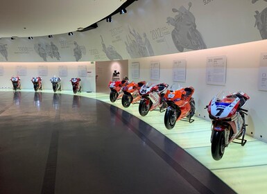 Usines et musées Ducati et Pagani, musée Ferrari + déjeuner