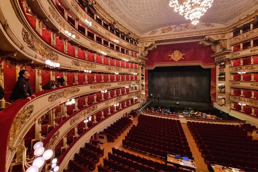 Milan: La Scala Theater and Museum Tour with Entry Tickets