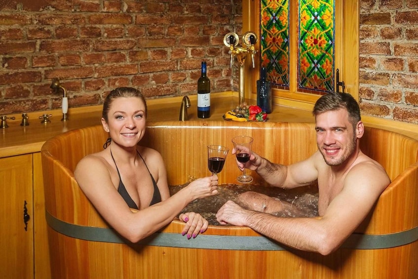 Prague: Private Beer and Wine Spa Experience with Drinks