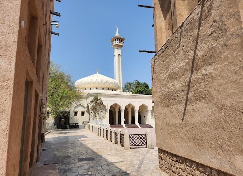 Picture 7 for Activity Dubai: Old Town Tour with Museums, Souks, and Boat Trip