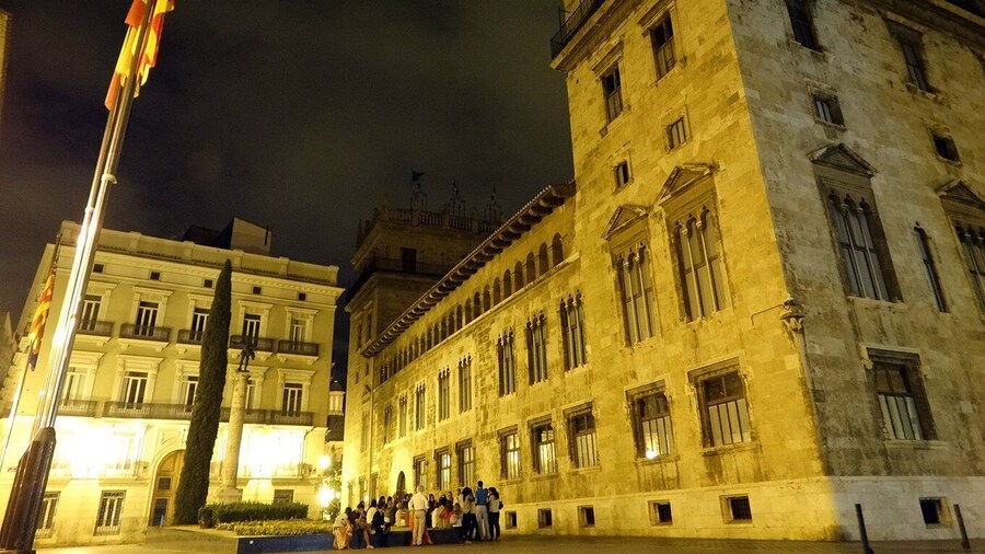 Valencia: Legends and Secrets Moonlight Walking Tour