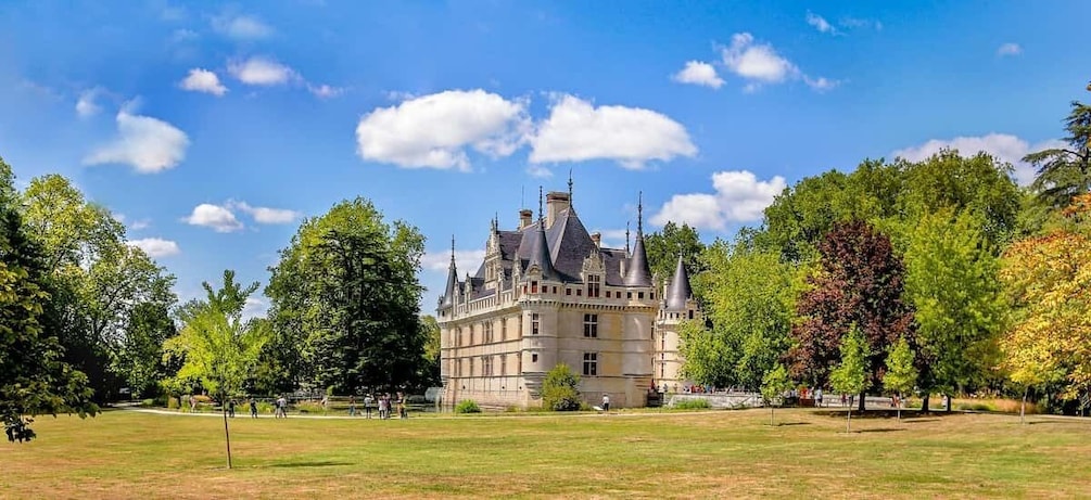 Picture 1 for Activity Azay-le-Rideau Castle: Private Guided Tour with Ticket