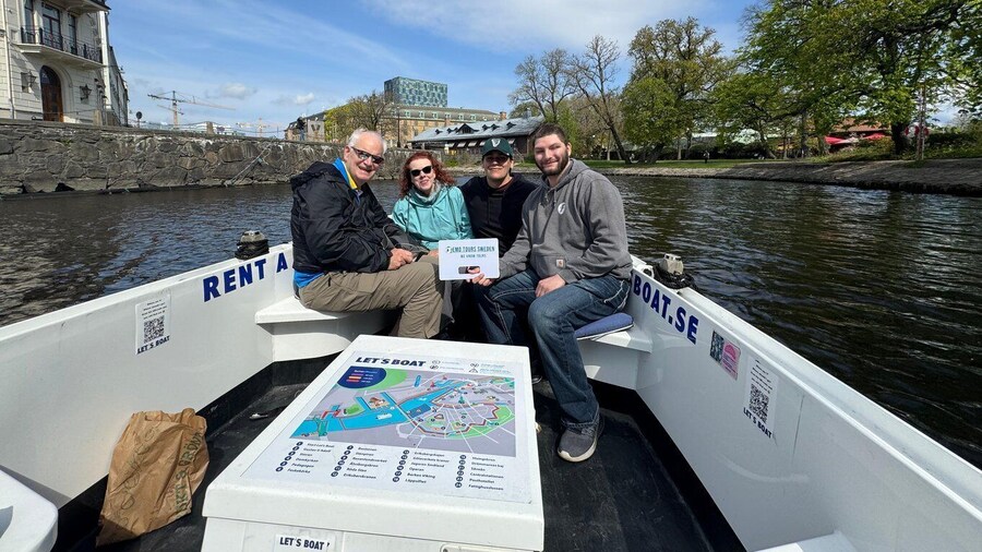 Gothenburg: Private Göta Älv Boat Tour with Pickup