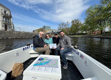 Gothenburg: Private Göta Älv Boat Tour with Pickup
