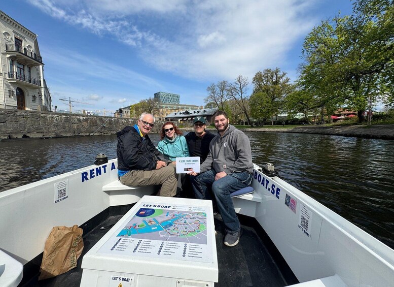 Gothenburg: Private Göta Älv Boat Tour with Pickup