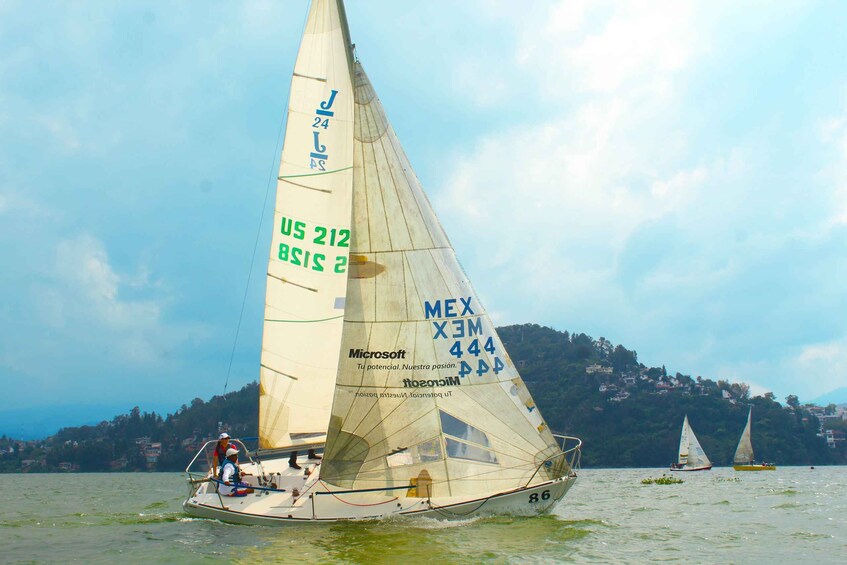 Picture 3 for Activity Valle de Bravo: Sailboat Tour Over the Lake.