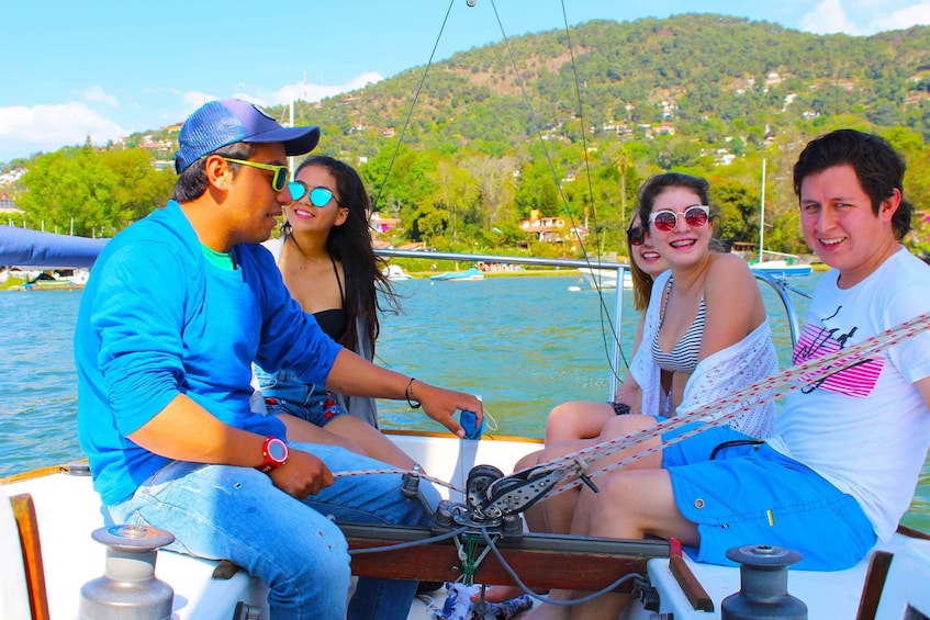 Picture 4 for Activity Valle de Bravo: Sailboat Tour Over the Lake.