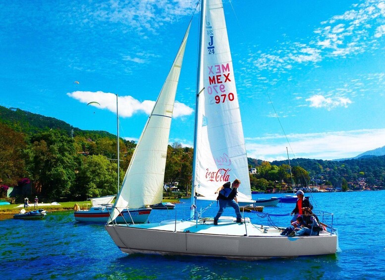 Picture 5 for Activity Valle de Bravo: Sailboat Tour Over the Lake.