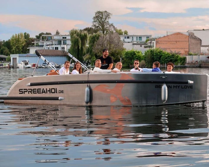 Berlin: Electric Boat Rental for self-driving 2 hrs