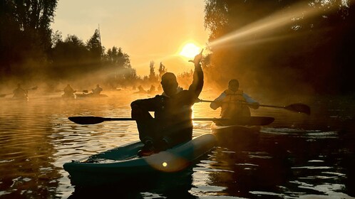 Amanecer en Xochimilco en Kayak