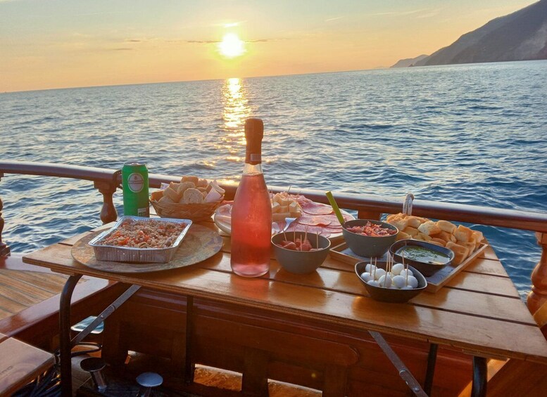 Picture 2 for Activity La Spezia: Sunset Cruise with Aperitif and Dinner