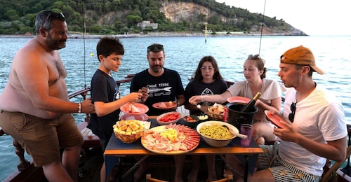 Portovenere: Sunset Cruise with Aperitif and Dinner