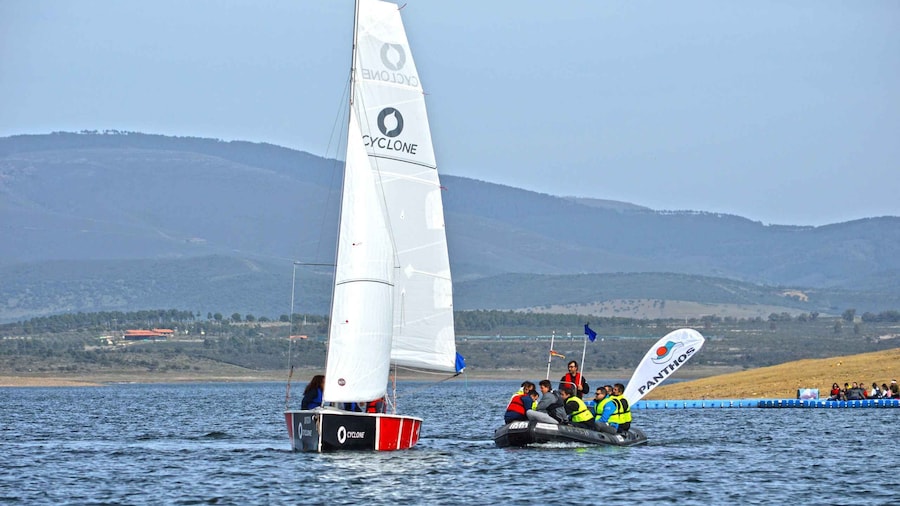 Berrocalejo: Sailing Class in Natural Park