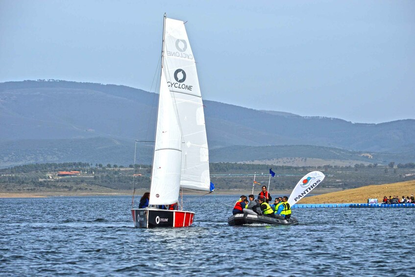 Berrocalejo: Sailing Class in Natural Park