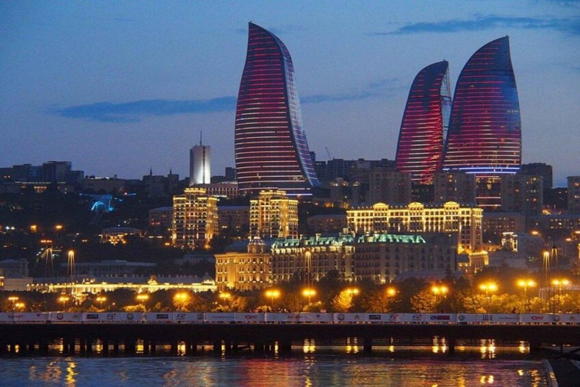 Baku: Guided Night Tour with Hotel Transfers