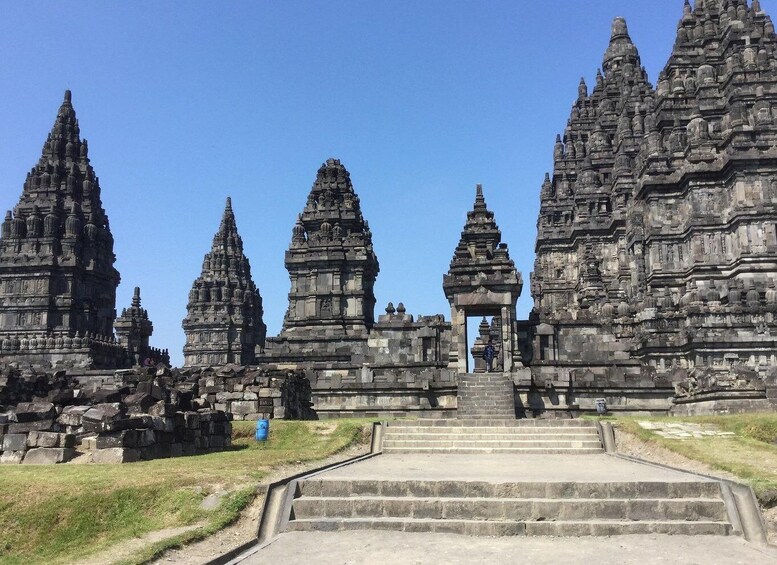 From Yogyakarta: Prambanan Temple Morning Tour and Borobudur