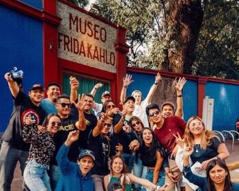 Mexico City: Frida Kahlo Museum and Xochimilco Premium Tour