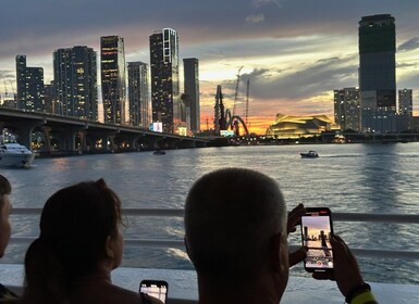 Miami Biscayne Bay: Sunset Boat Cruise & Millionaire Homes