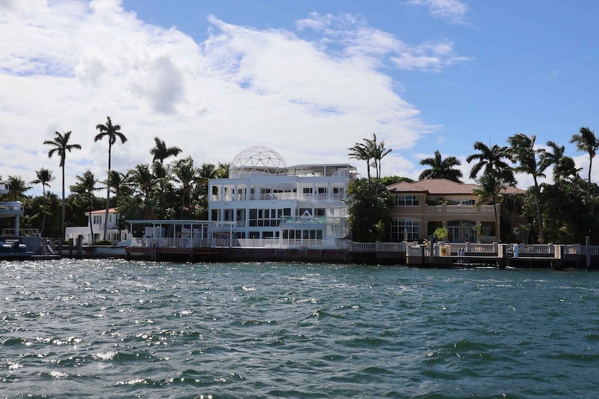 Picture 4 for Activity Miami Biscayne Bay: Hop-on Hop-off Boat Cruise