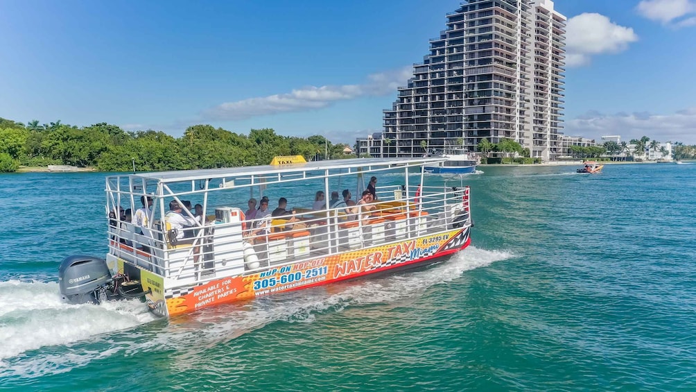 Miami Biscayne Bay: Hop-on Hop-off Boat Cruise