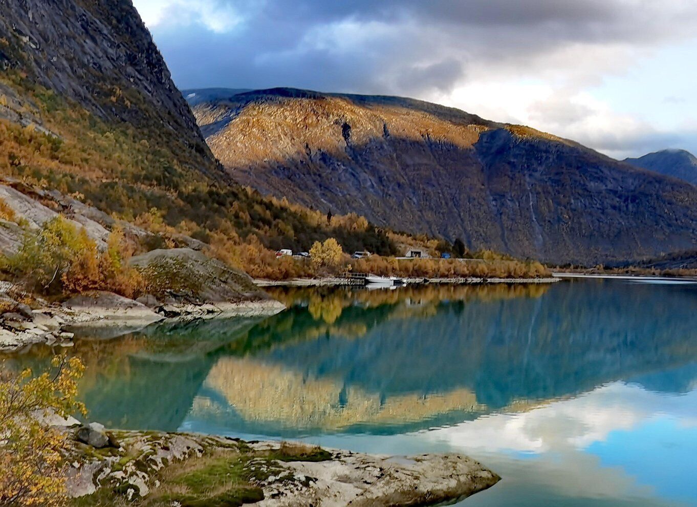 Flåm Flexible Tour with Stegastein, cruise and train include