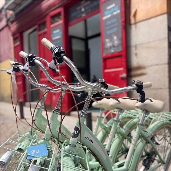 Picture 7 for Activity Madrid: Vintage Bike Rental with Tourist Map