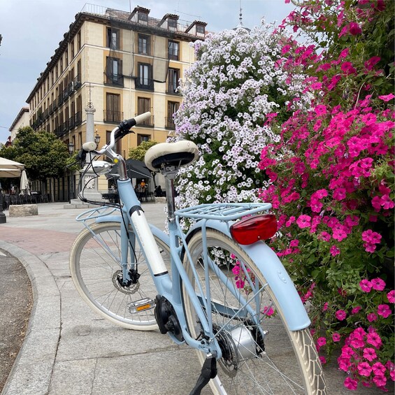 Picture 1 for Activity Madrid: Vintage Bike Rental with Tourist Map