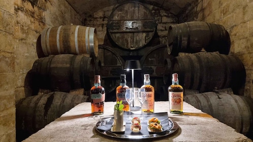 Palma: Distillery Tour with 3 Spirits and Tapas Tasting