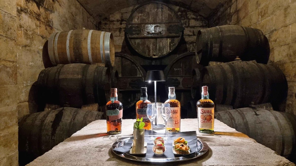 Palma: Distillery Tour with 3 Spirits and Tapas Tasting