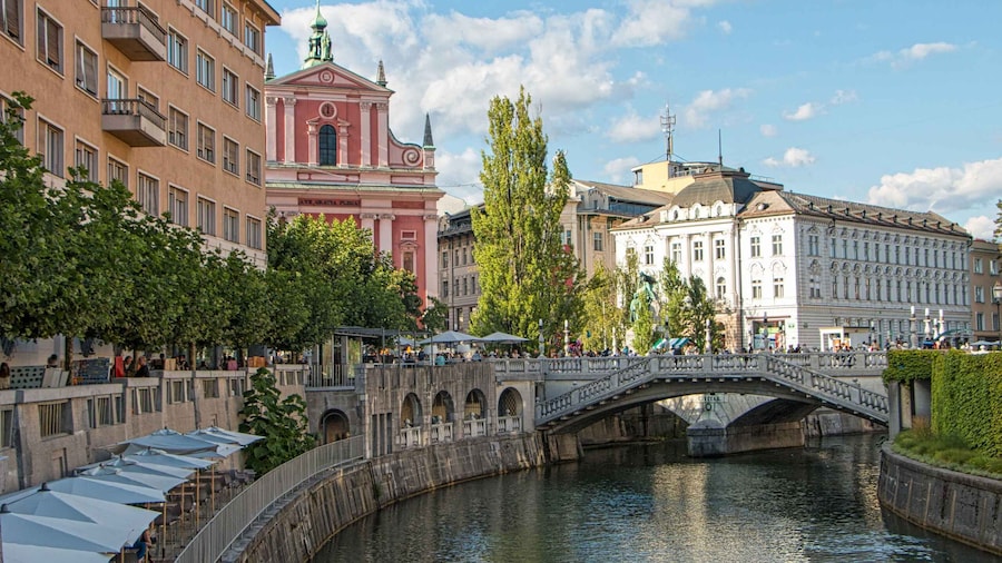 From Zagreb: Ljubljana and Lake Bled Day Trip by Minivan