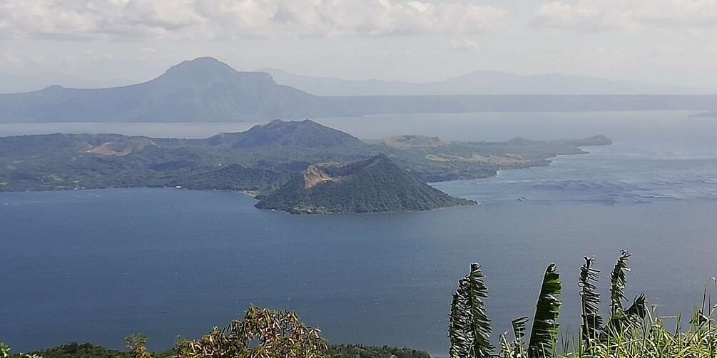 From Manila: Taal Volcano and Lake Boat Sightseeing Tour